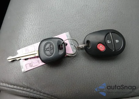 2015 Toyota Sequoia Sr5 5.7L V8 z USA, uszkodzony, nr VIN 5TDBW5G12FS118947